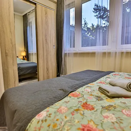 Karolina In The Silent 11th District Appartement