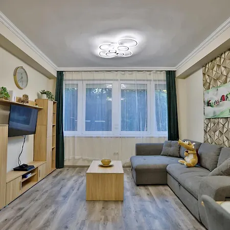 Karolina In The Silent 11th District * Boedapest